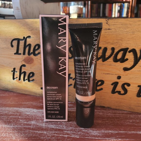 CC Cream - Light to Medium Cover Cream Sunscreen SFP 15 - Mary Kay - Picture 1 of 10